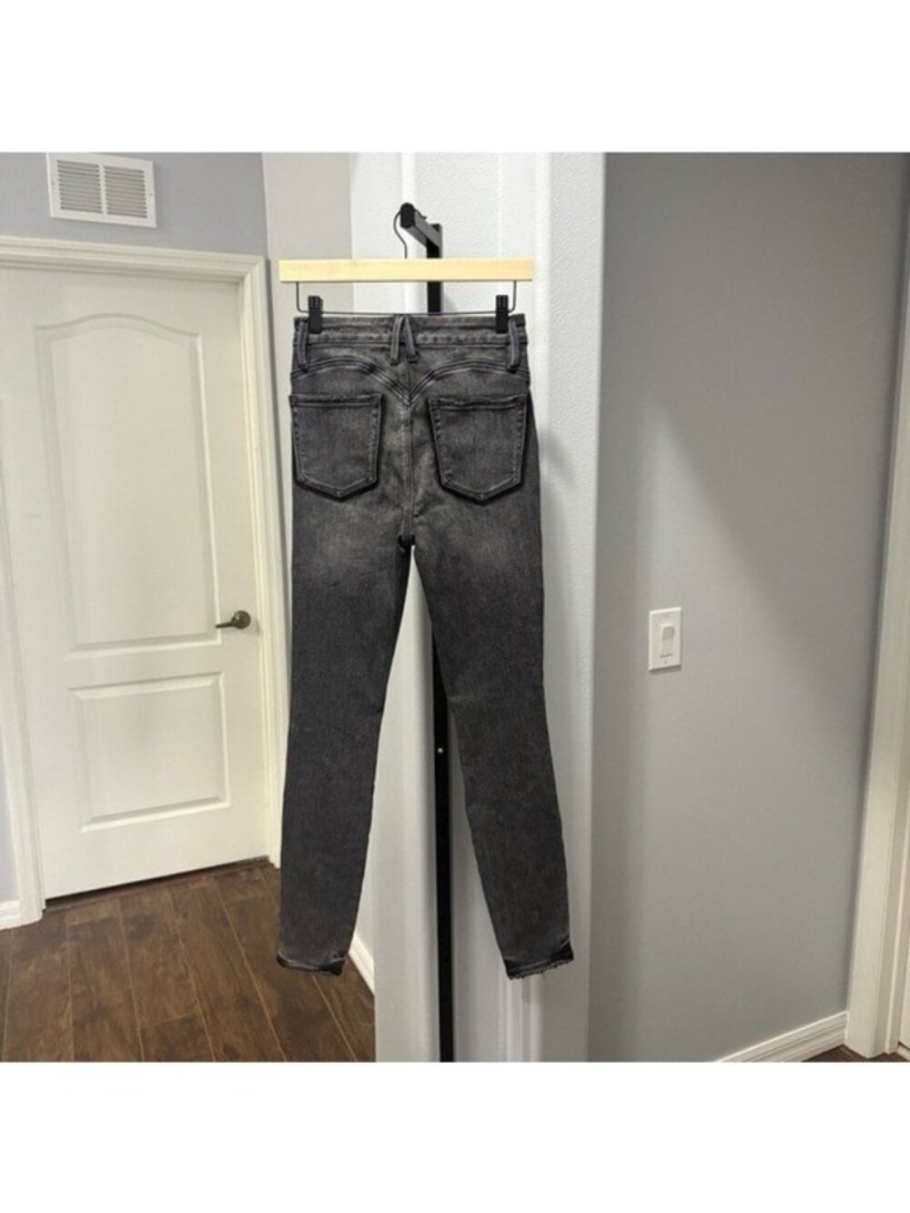 Good American Shadow Pocket Jean Distressed Skinny Raw Hem Grey Black Size 2 - Picture 11 of 12